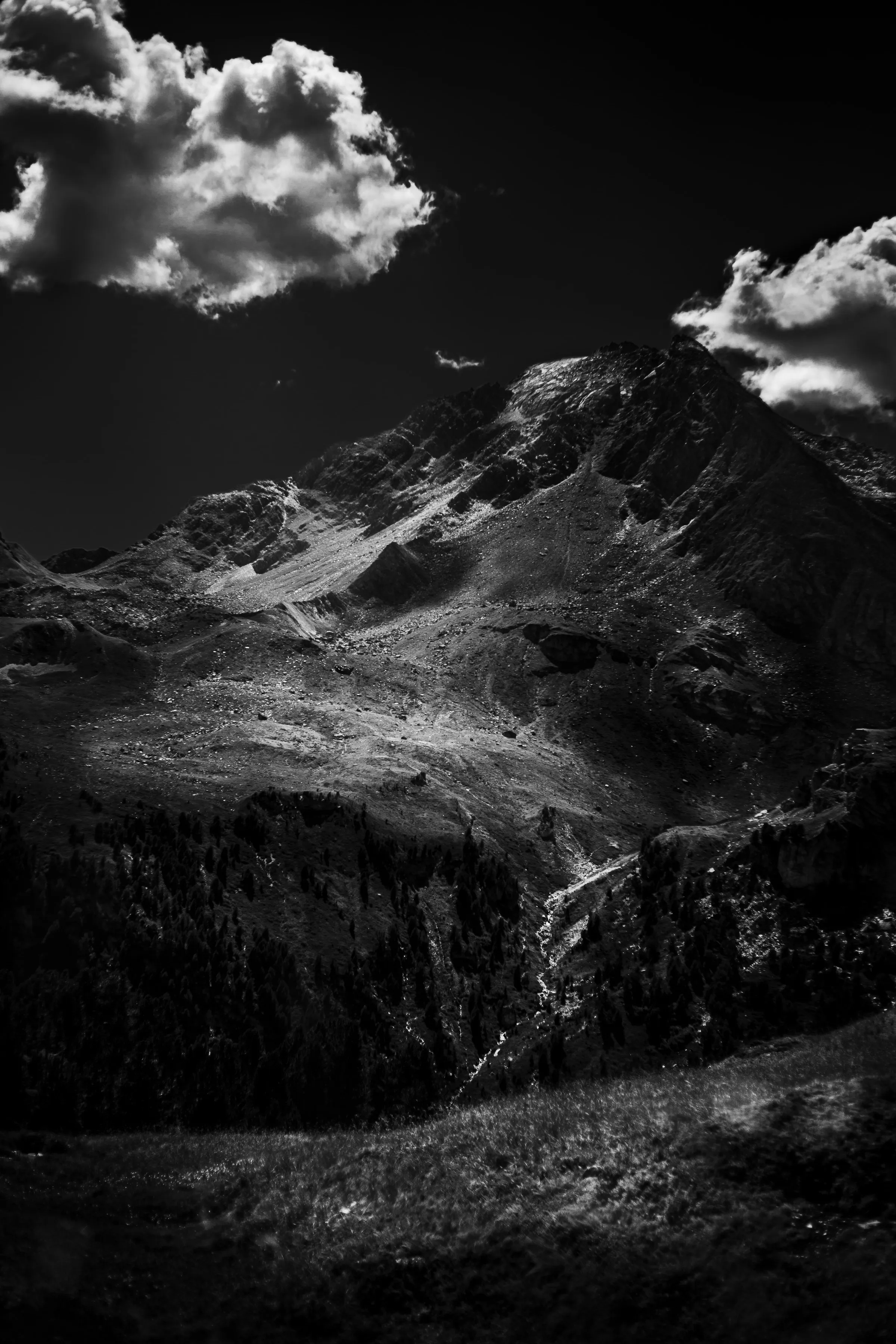 Montagne enneigée dans les Alpes — photographie de paysage