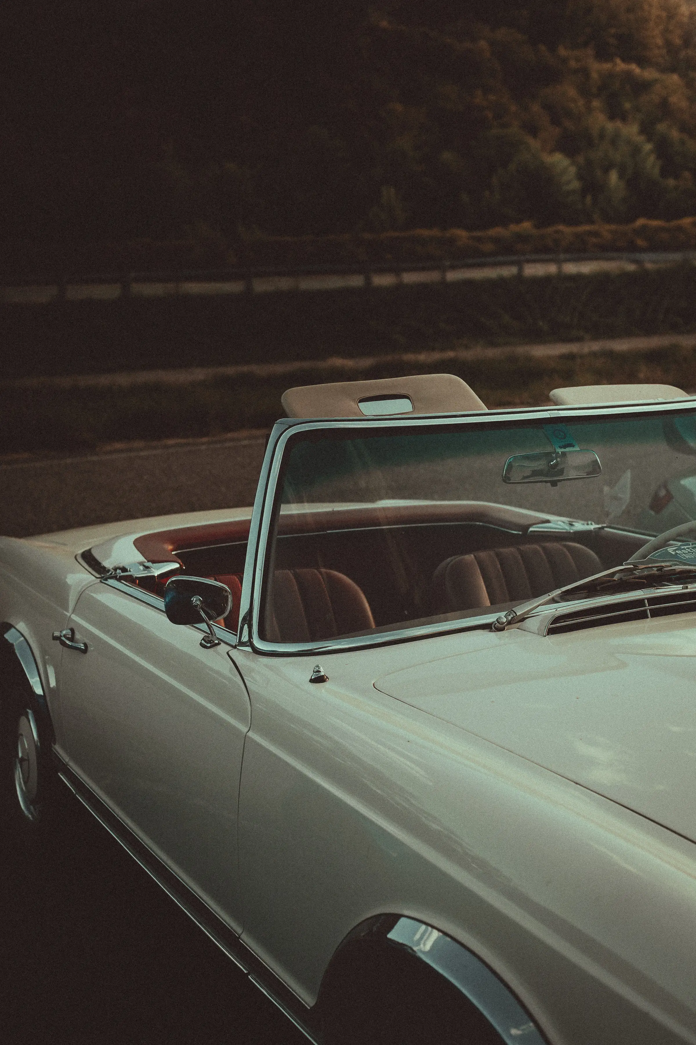 Photographie automobile — Porsche, Mercedes, Alpine en noir et blanc, Privas